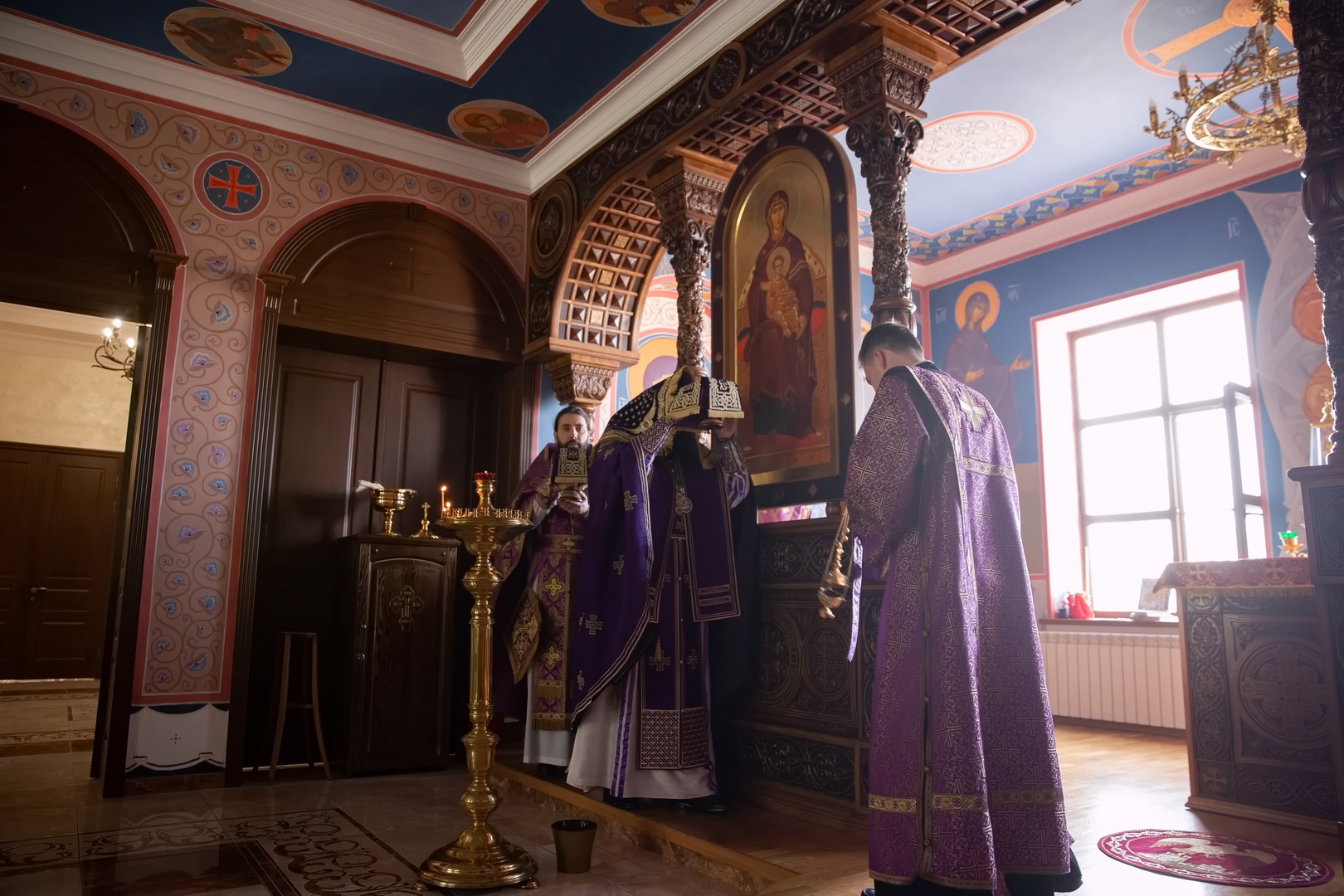 Архиепископ Феофилакт совершил литургию в храме епархиального дома