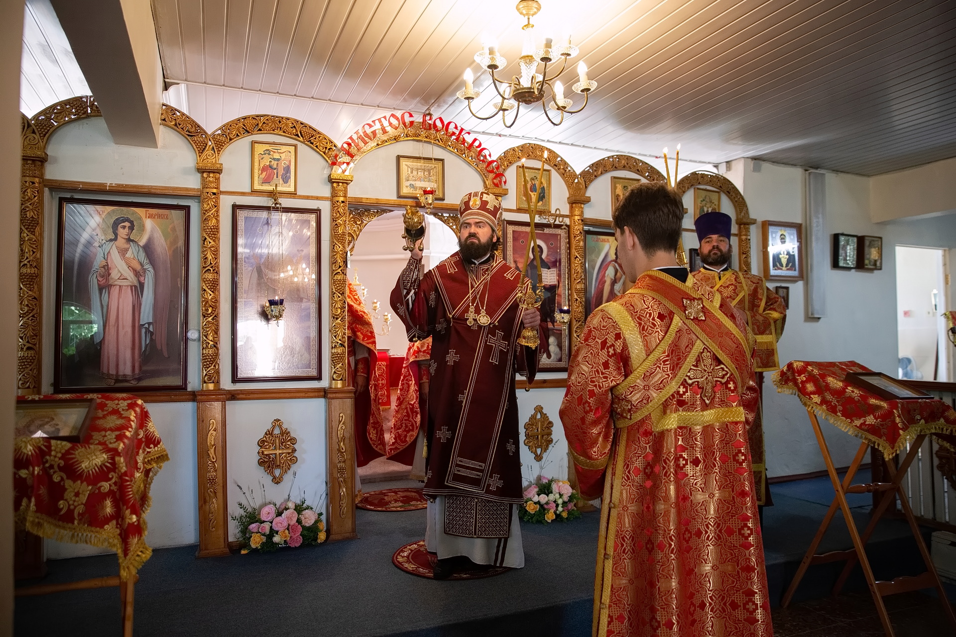 Архиепископ Феофилакт совершил литургию в храме села Новоблагодарного
