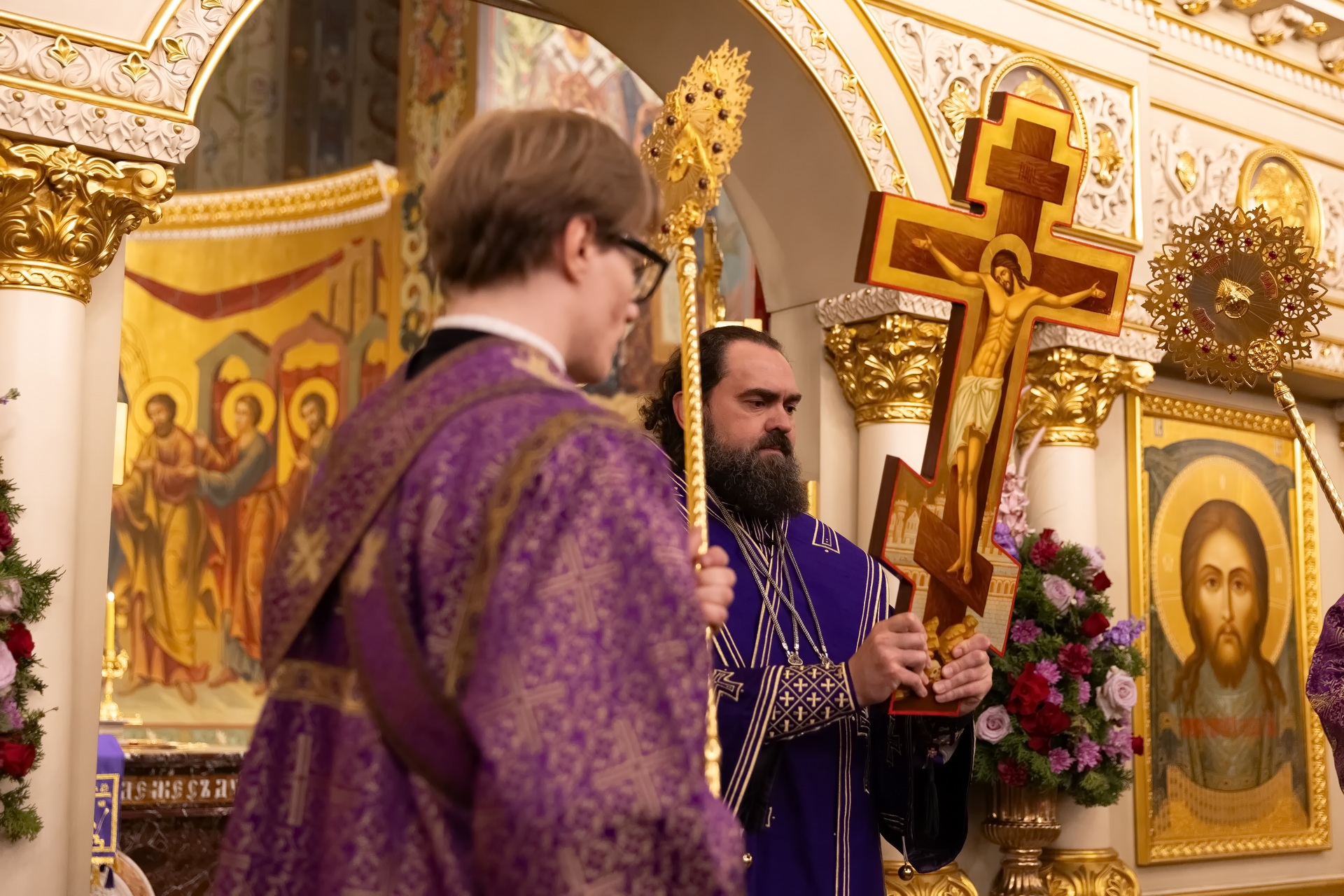 Неделю Крестопоклонную архиепископ Феофилакт встретил в Спасском соборе