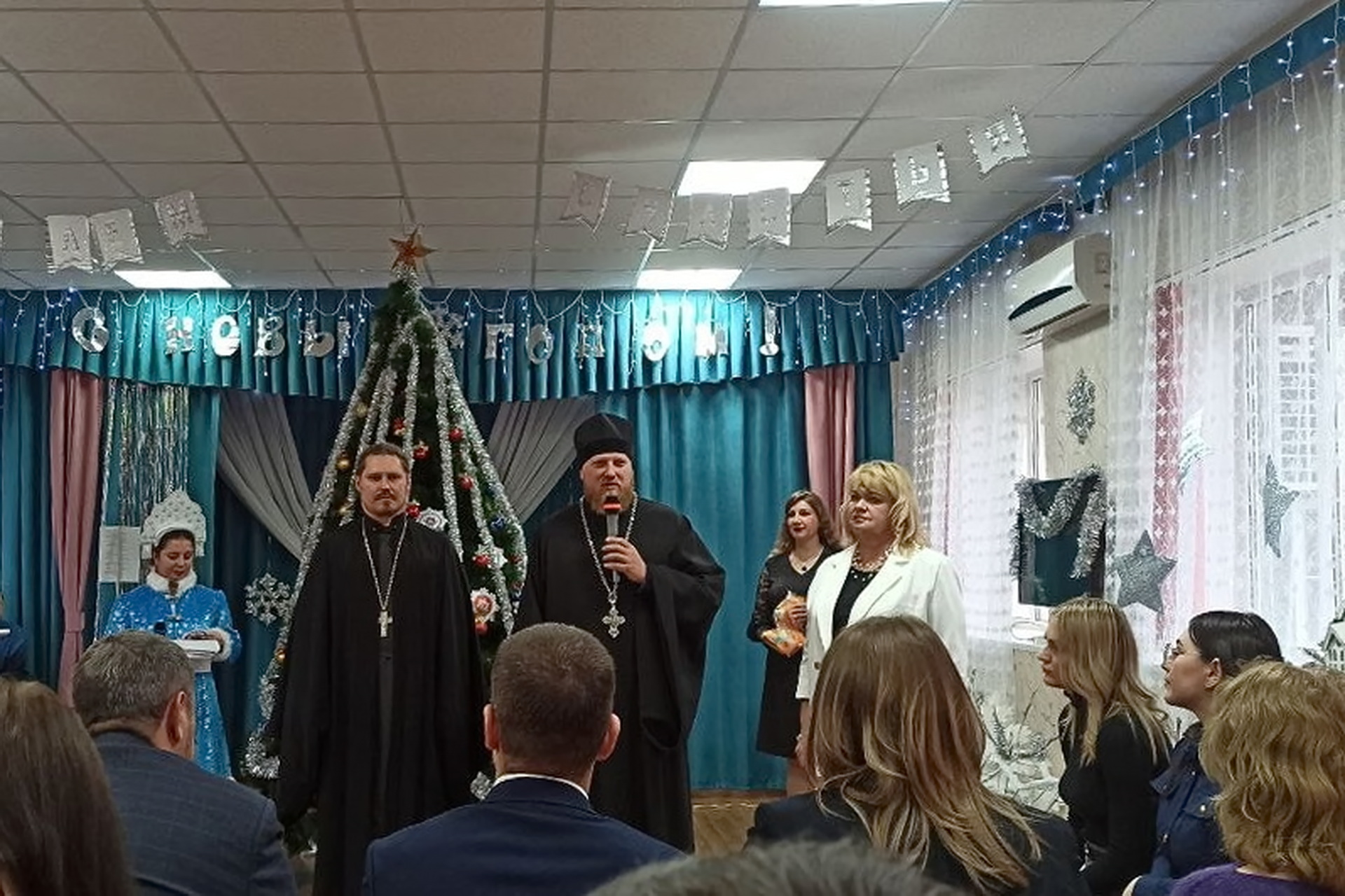 Духовенство Новопавловска посетило детский дом