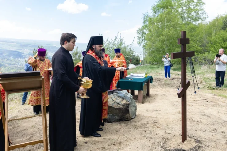 На горе Малое Седло заложили храм