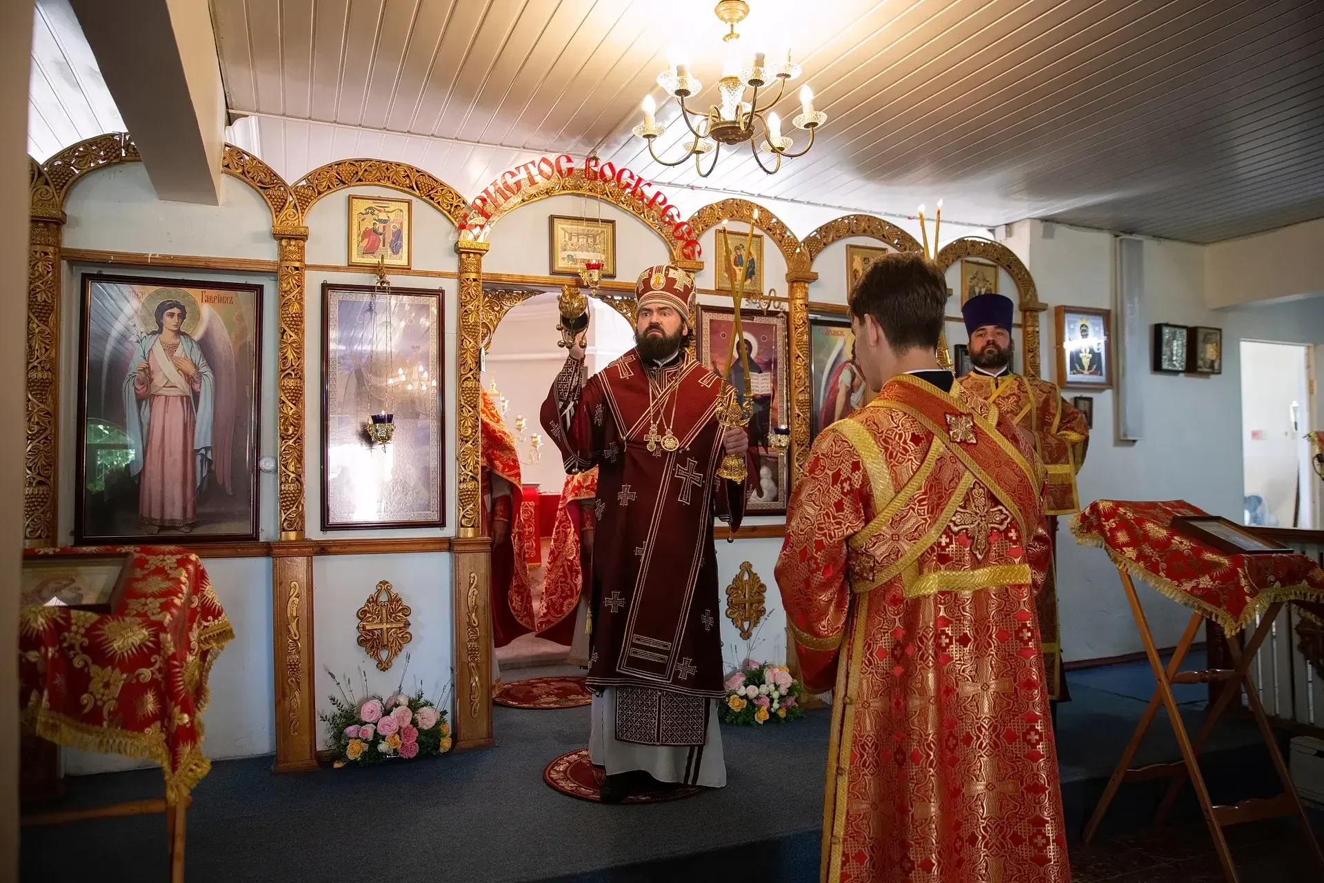 Архиепископ Феофилакт совершил литургию в храме села Новоблагодарного