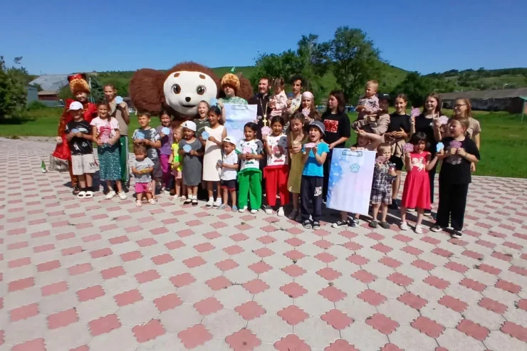 После богослужения начался детский праздник