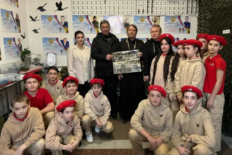 Гимназисты передали экспонат в церковный музей