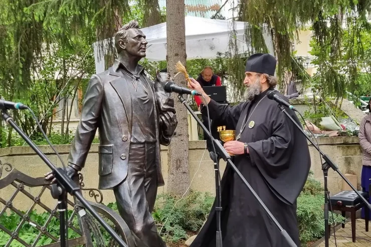 Памятник Федору Шаляпину освятили в Кисловодске