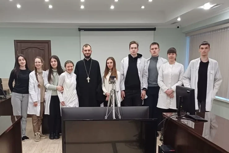Будущие медики поговорили со священником о Великом посте