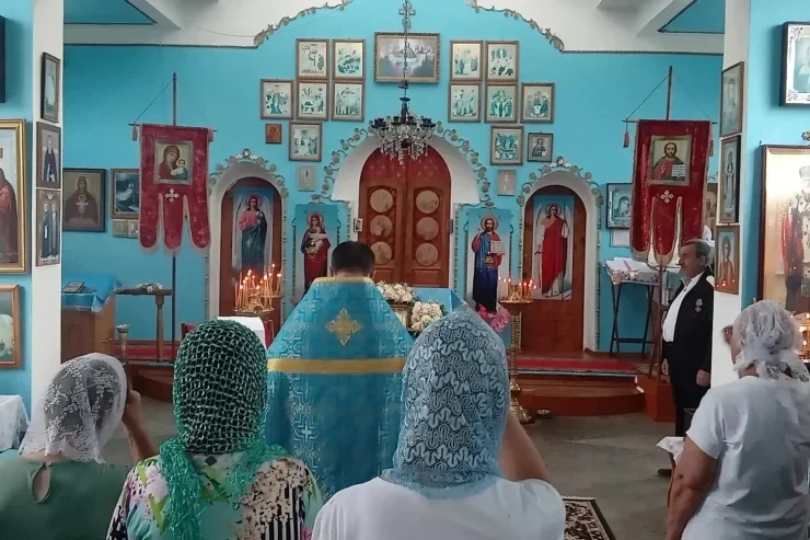 В поселок Ударный на праздник приехали паломники