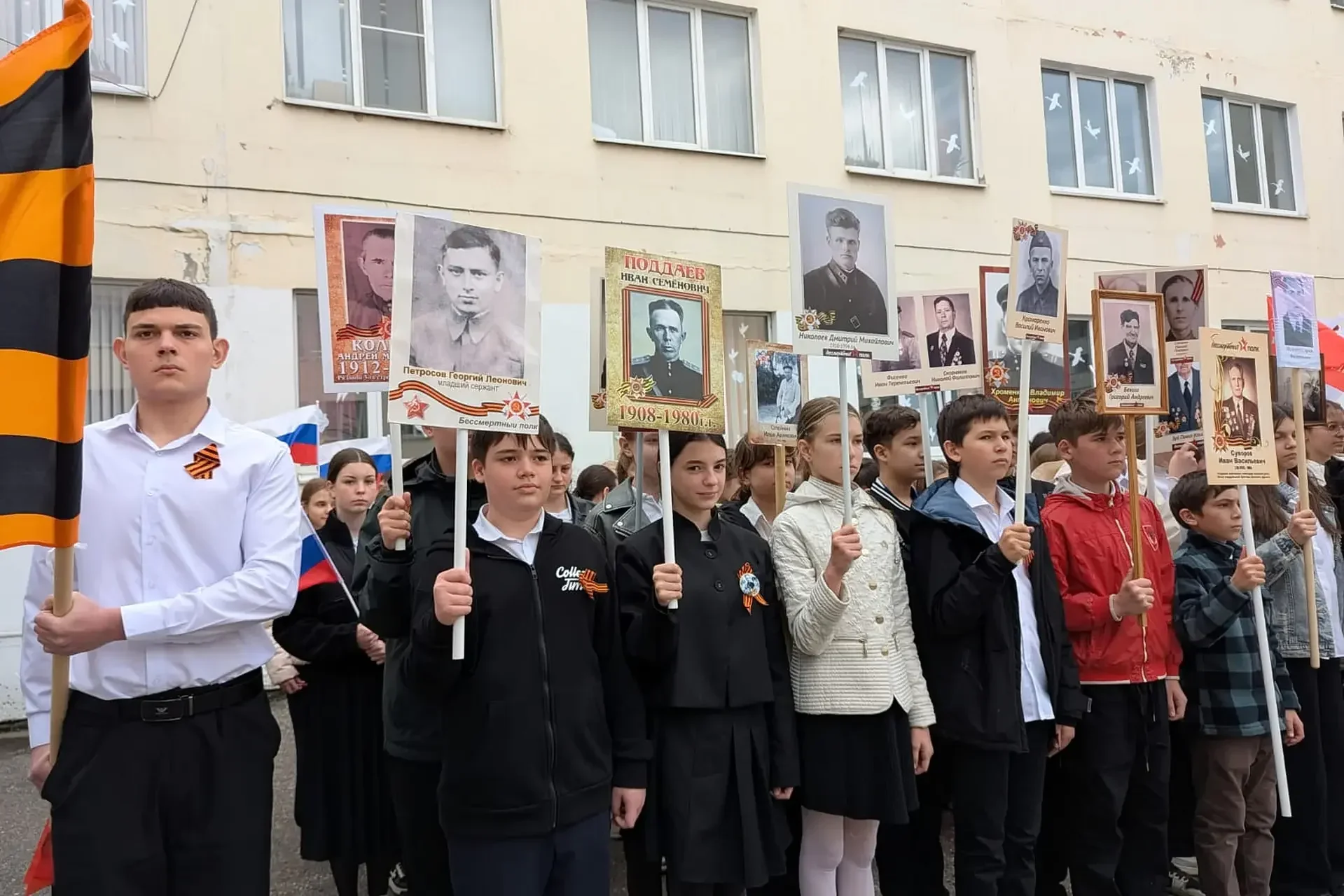 Школьники почтили память героев
