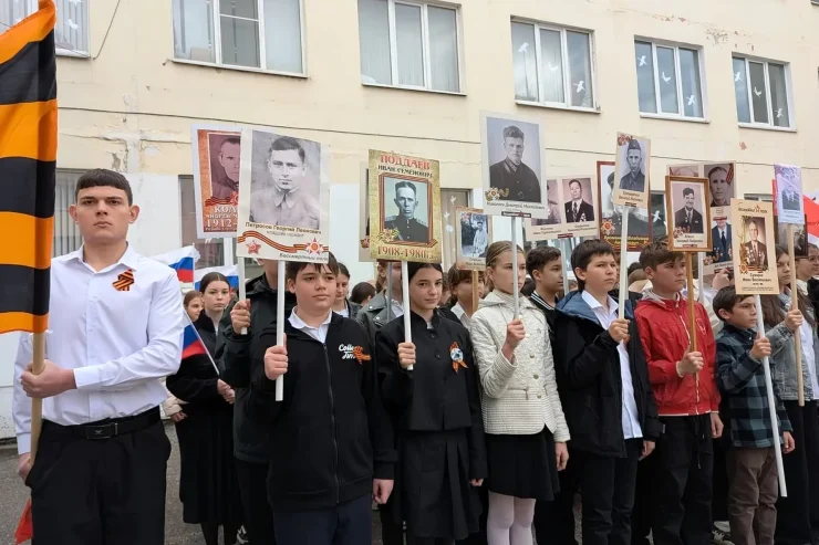 Школьники почтили память героев
